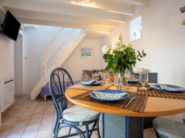 Search and Stay destination Saint-Aubin-sur-Mer, Normandie - France from AU$ 209. Coté Bleu