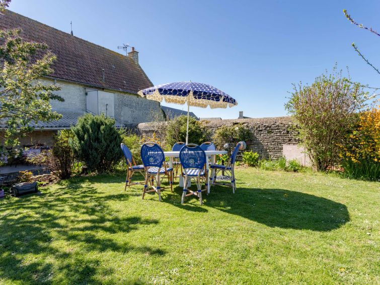 Search and Stay destination Longues-sur-Mer, Normandie - France from AU$ 236. La Batterie