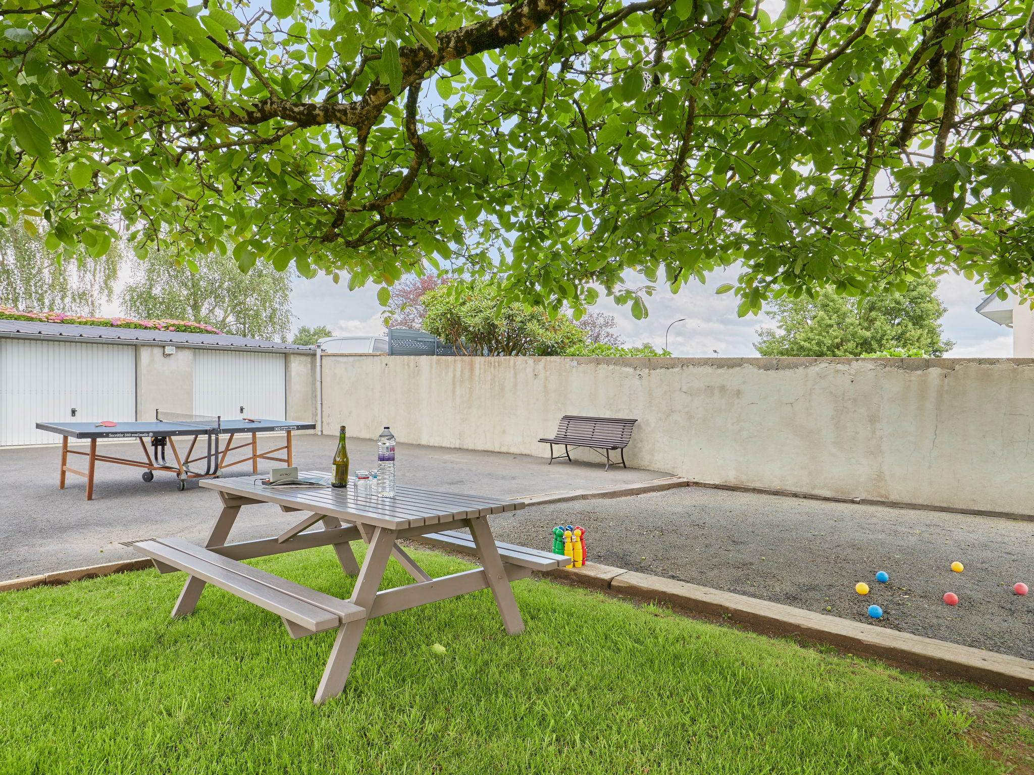 Domaine 1-Outside