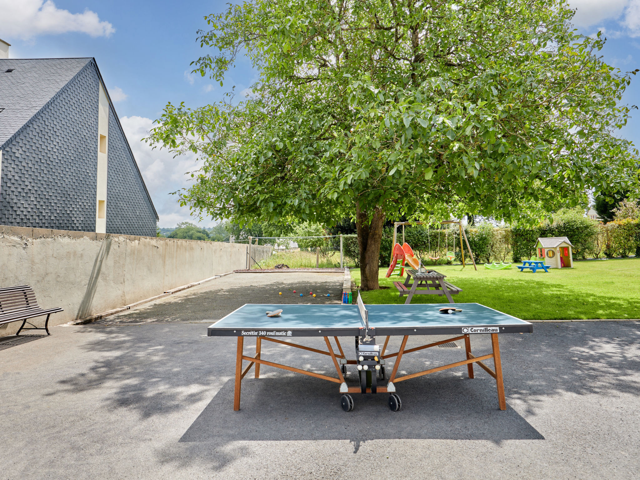 Domaine 2-Outside