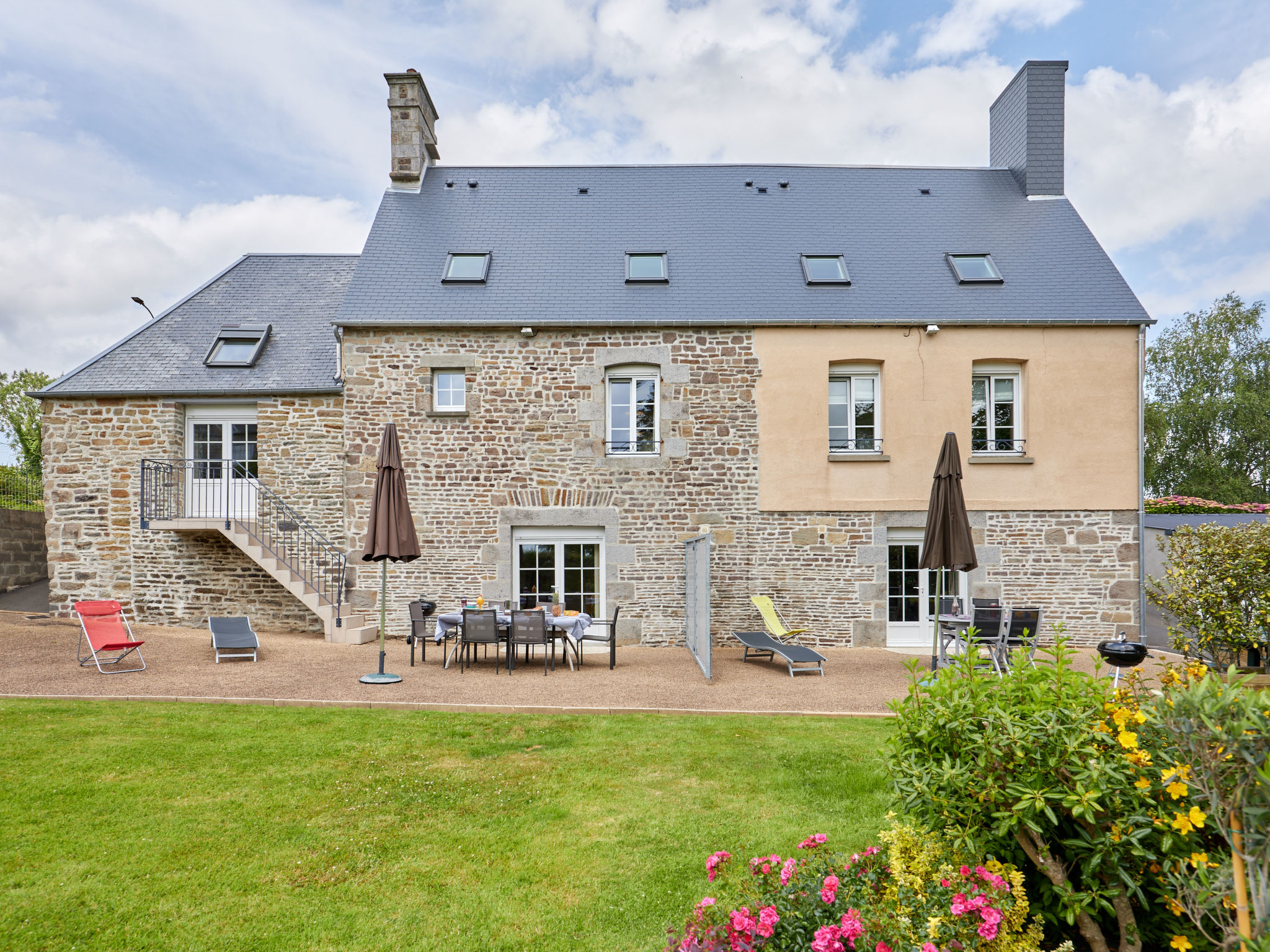 Domaine 2-Outside