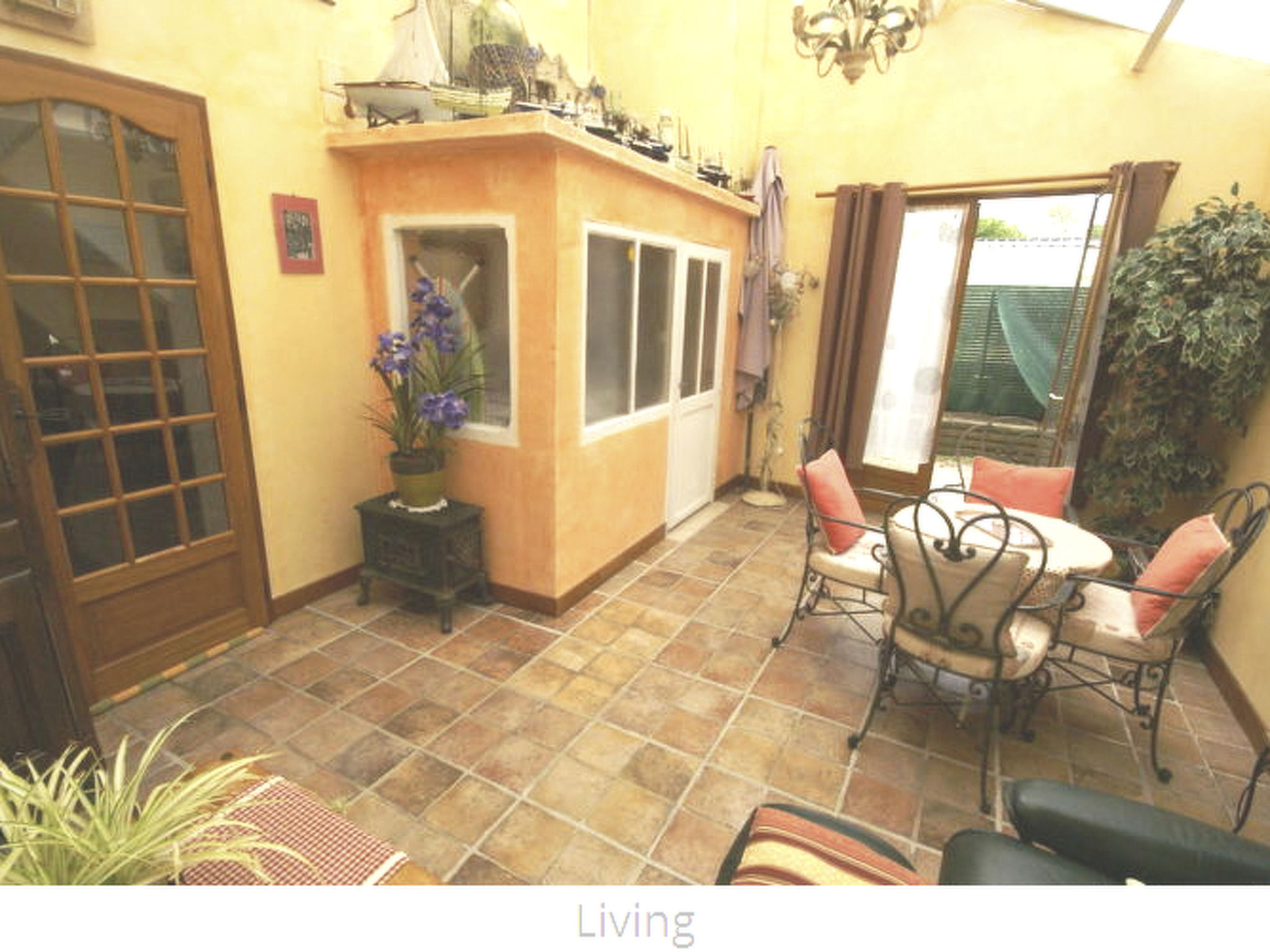 "Garence" mit eigener Terrasse-Dehors