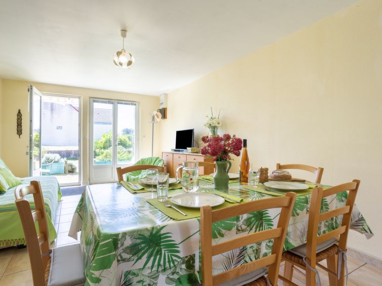 Search and Stay destination Port-Bail-sur-Mer, Normandie - France from AU$ 140. Tribord (DVL400)