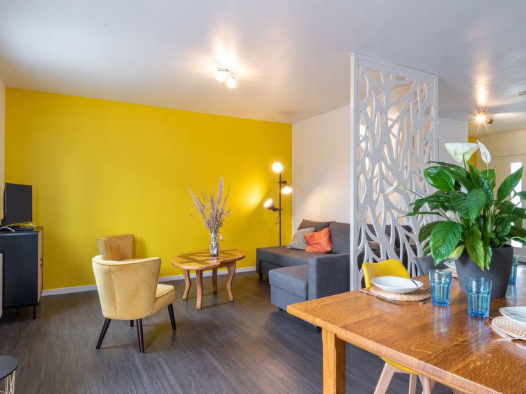 Search and Stay destination Port-Bail-sur-Mer, Normandie - France from AU$ 156. Valentina