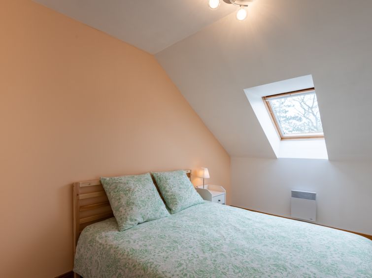 Search and Stay destination Port-Bail-sur-Mer, Normandie - France from AU$ 250. Lana