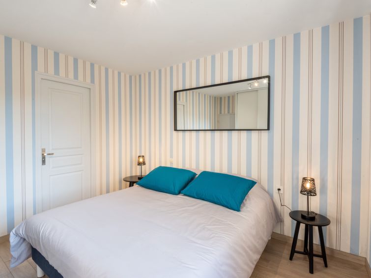 Search and Stay destination Gouville-sur-Mer, Normandie - France from AU$ 221. La peite maison