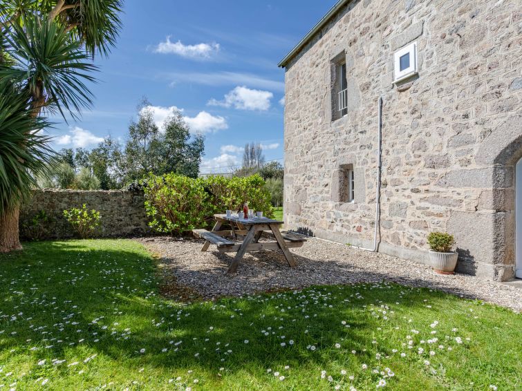 Search and Stay destination Réville, Normandie - France from AU$ 115. La Ferme du Manoir