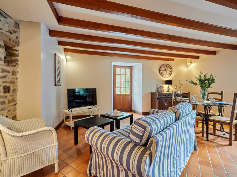 Search and Stay destination Savigny, Normandie - France from AU$ 118. La Voisinière no. 3