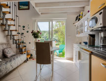 Knus vakantiehuis direct aan zee in Surville, op 50 meter van het strand - thumbnail 1