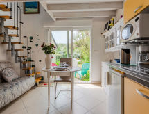 Knus vakantiehuis direct aan zee in Surville, op 50 meter van het strand - thumbnail 6