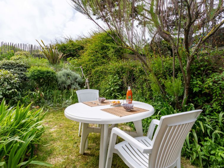 Search and Stay destination La Haye, Normandie - France from AU$ 153. La Plage