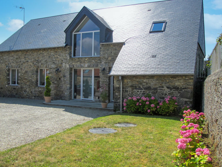 In het centrum van Bretteville sur Ay: Vrijstaand vakantiehuis La Lucerie in Normandië