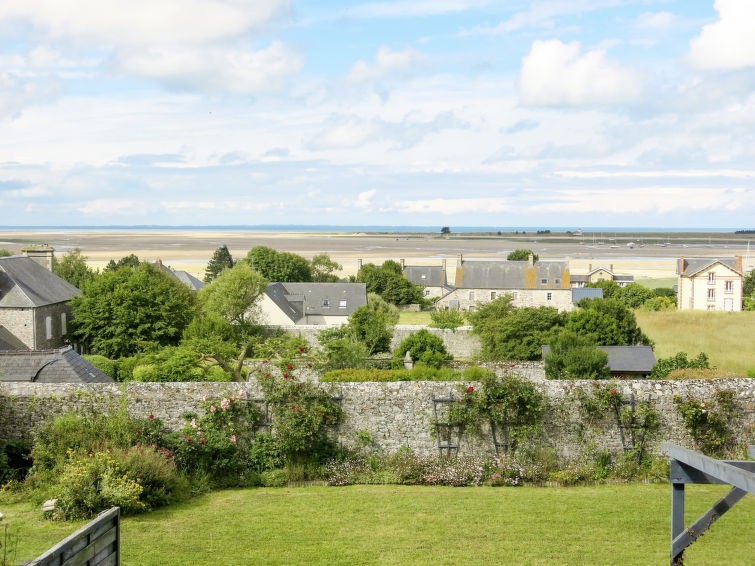 Search and Stay destination Regnéville-sur-Mer, Normandie - France from AU$ 119. Le Petit Clos (RGV300)