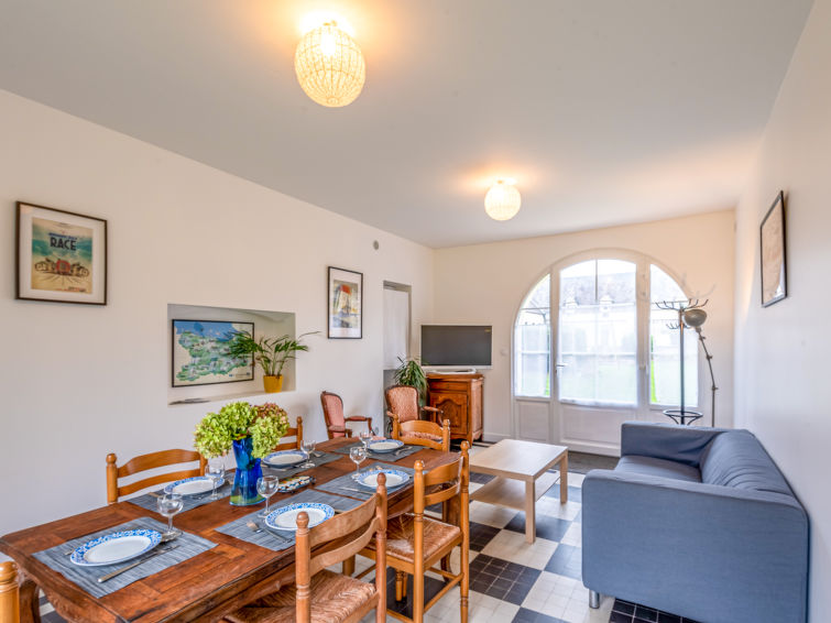 Search and Stay destination Englesqueville-la-Percée, Normandie - France from AU$ 225. Maison Sainte Claire