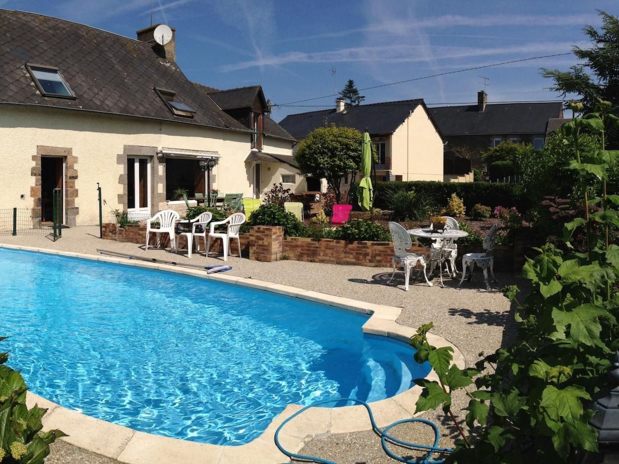 This detached house stands in a small, peaceful village in the midst of the enchanting Normandy countryside. There are several larger towns in the vicinity, such as Avranches, Cancale and Saint-Malo, ..