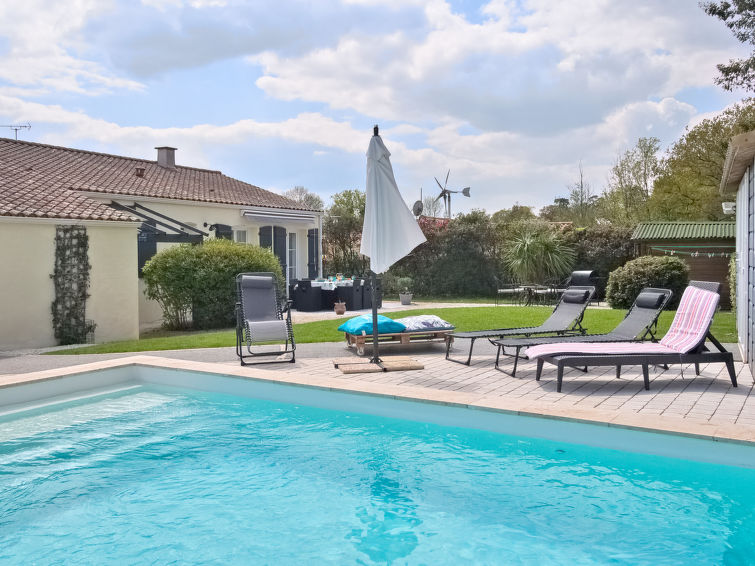 Search and Stay destination Moutiers-les-Mauxfaits, Pays de la Loire - France from AU$ 238. Aux 3 Cépages