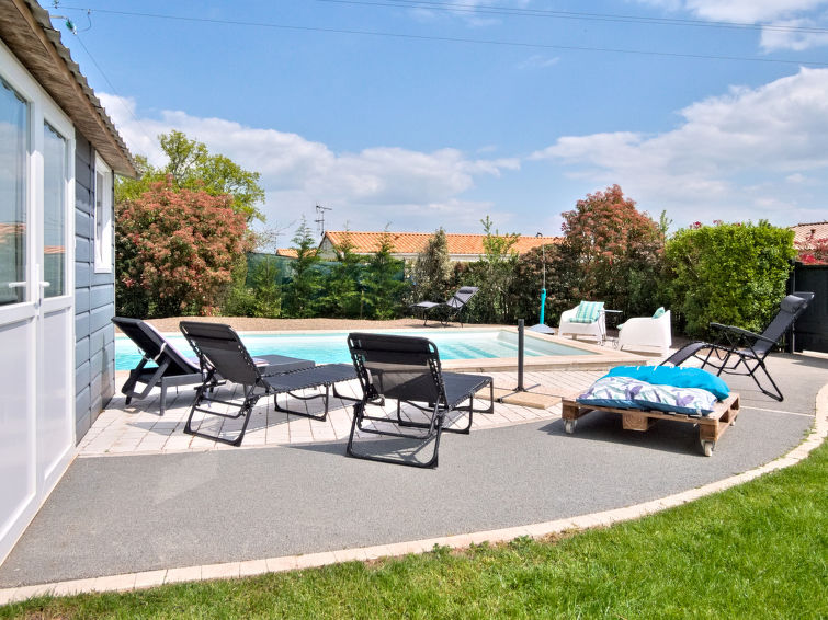 Search and Stay destination Moutiers-les-Mauxfaits, Pays de la Loire - France from AU$ 238. Aux 3 Cépages