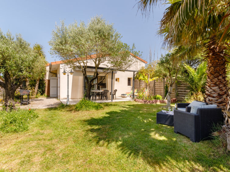 Search and Stay destination Talmont-Saint-Hilaire, Pays de la Loire - France from AU$ 124. Les Oliviers