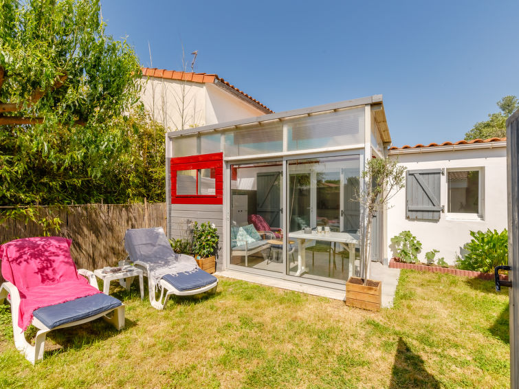 Search and Stay destination Talmont-Saint-Hilaire, Pays de la Loire - France from AU$ 78. Roses Tremières
