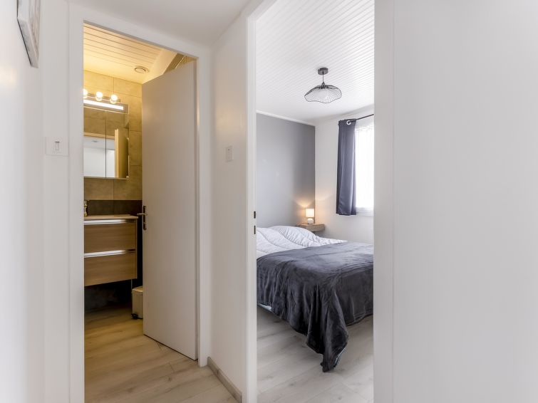 Search and Stay, undefined in undefined. Gallery position 3