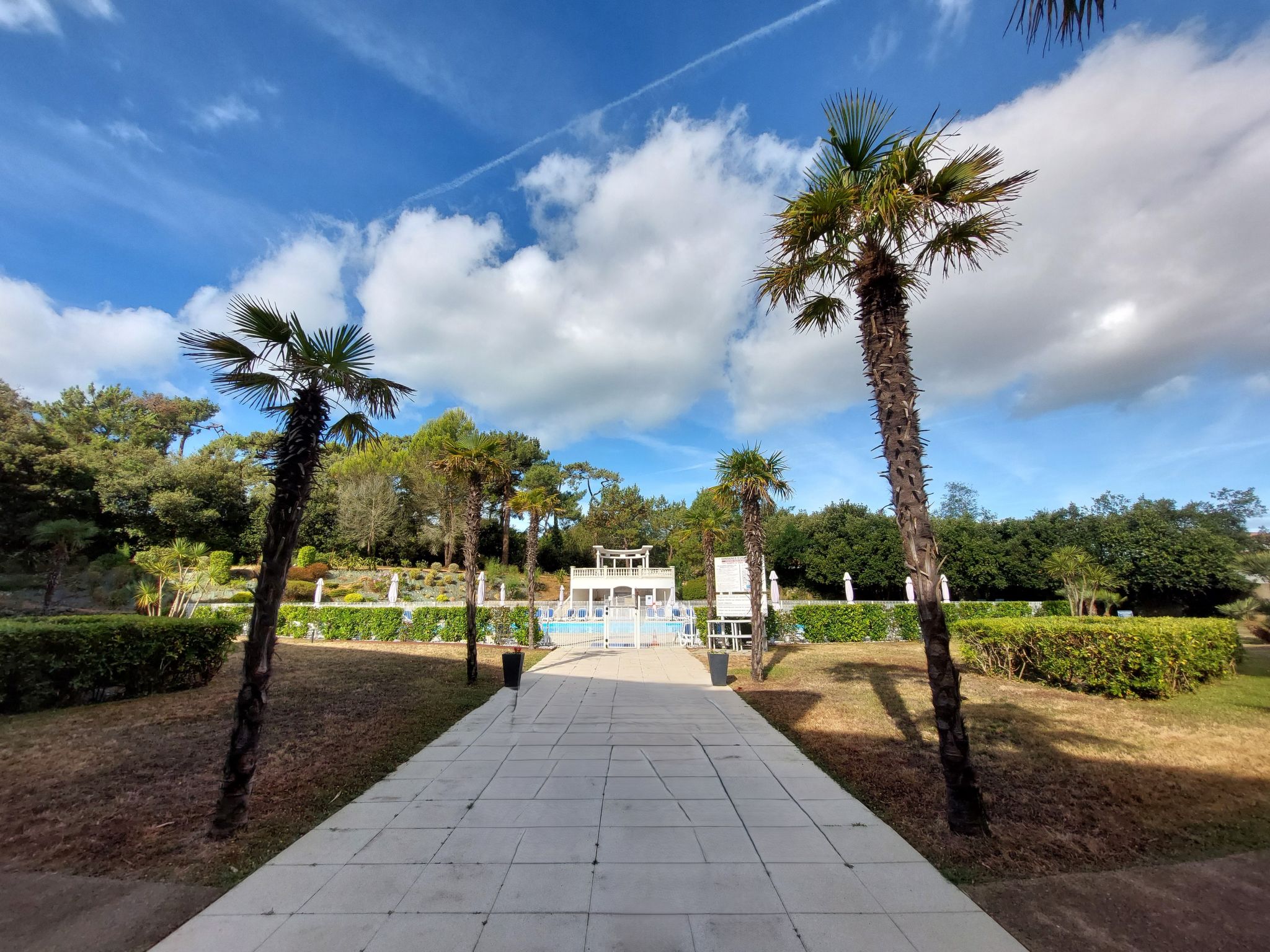 Confort, piscine et plage - Buiten