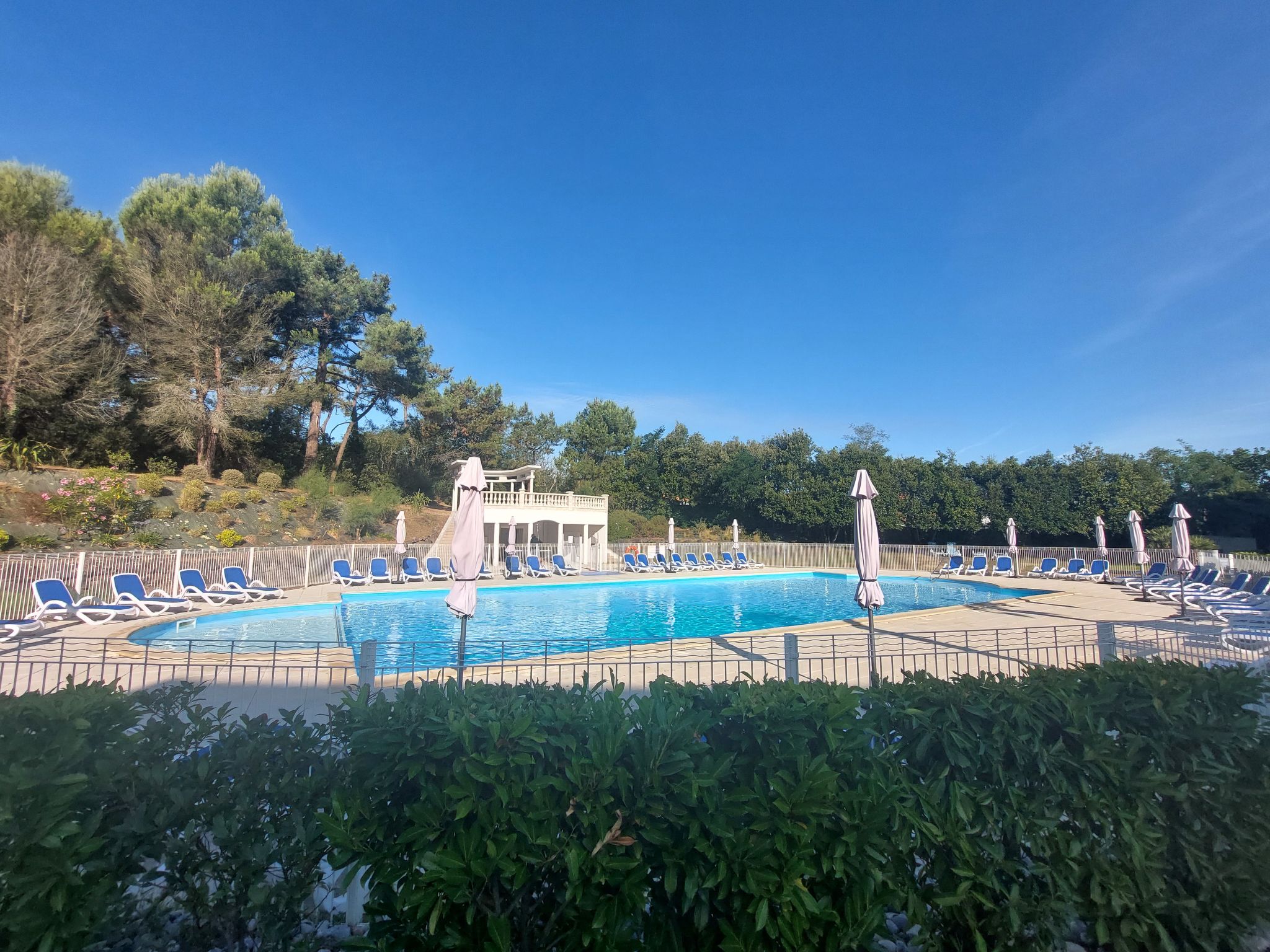 Confort, piscine et plage - Buiten