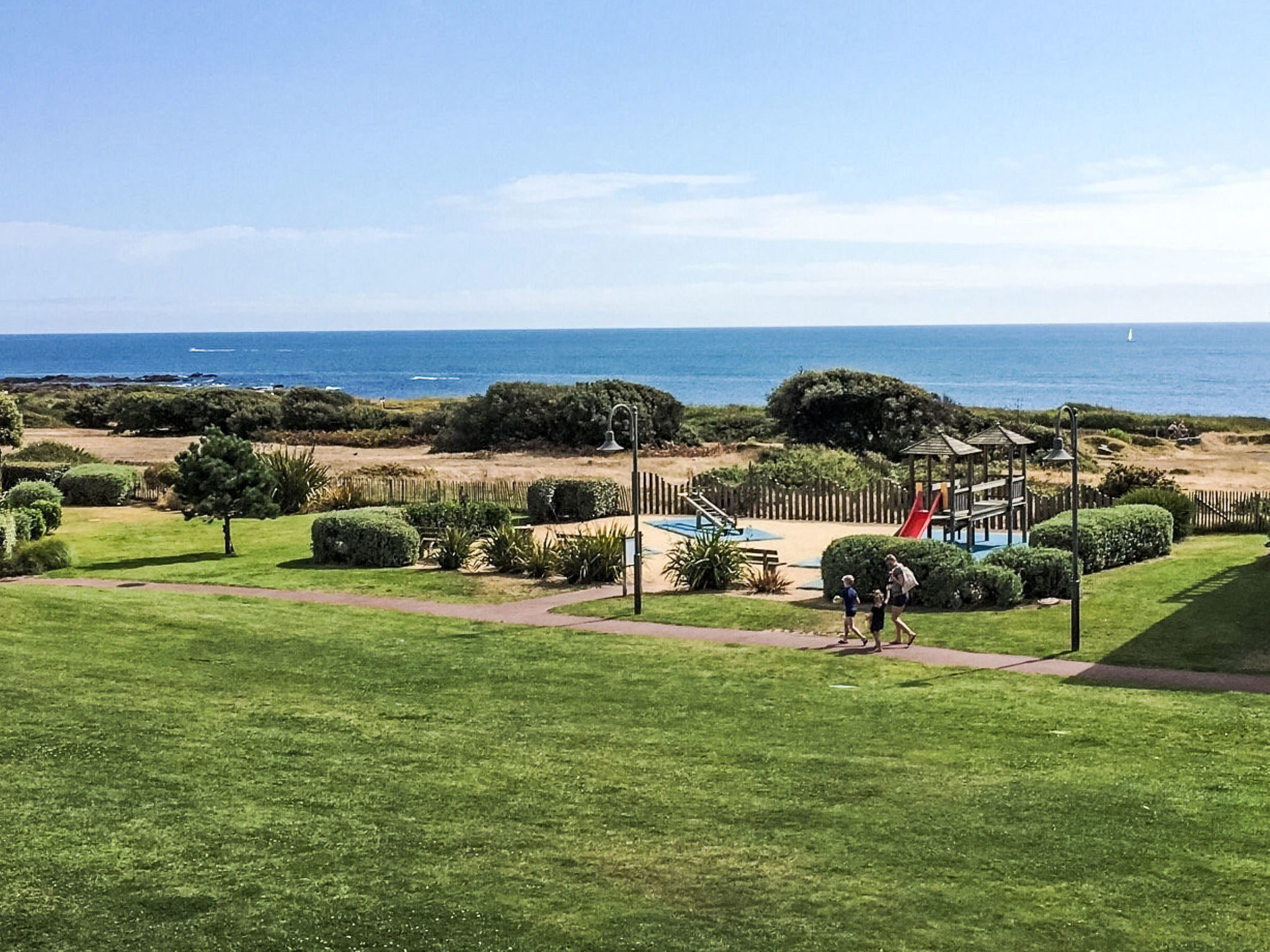 GARDEN AND SEA- Appt T2 moderne, vue mer-Buiten