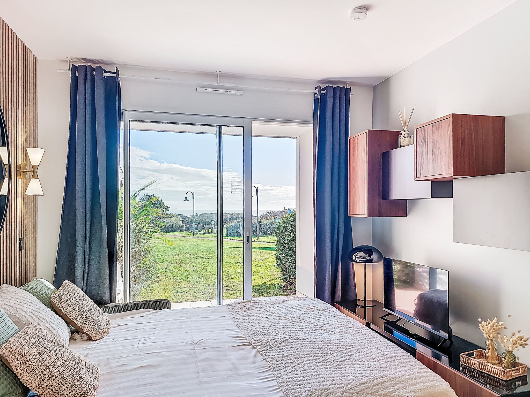 GARDEN AND SEA- Appt T2 moderne, vue mer-Binnen