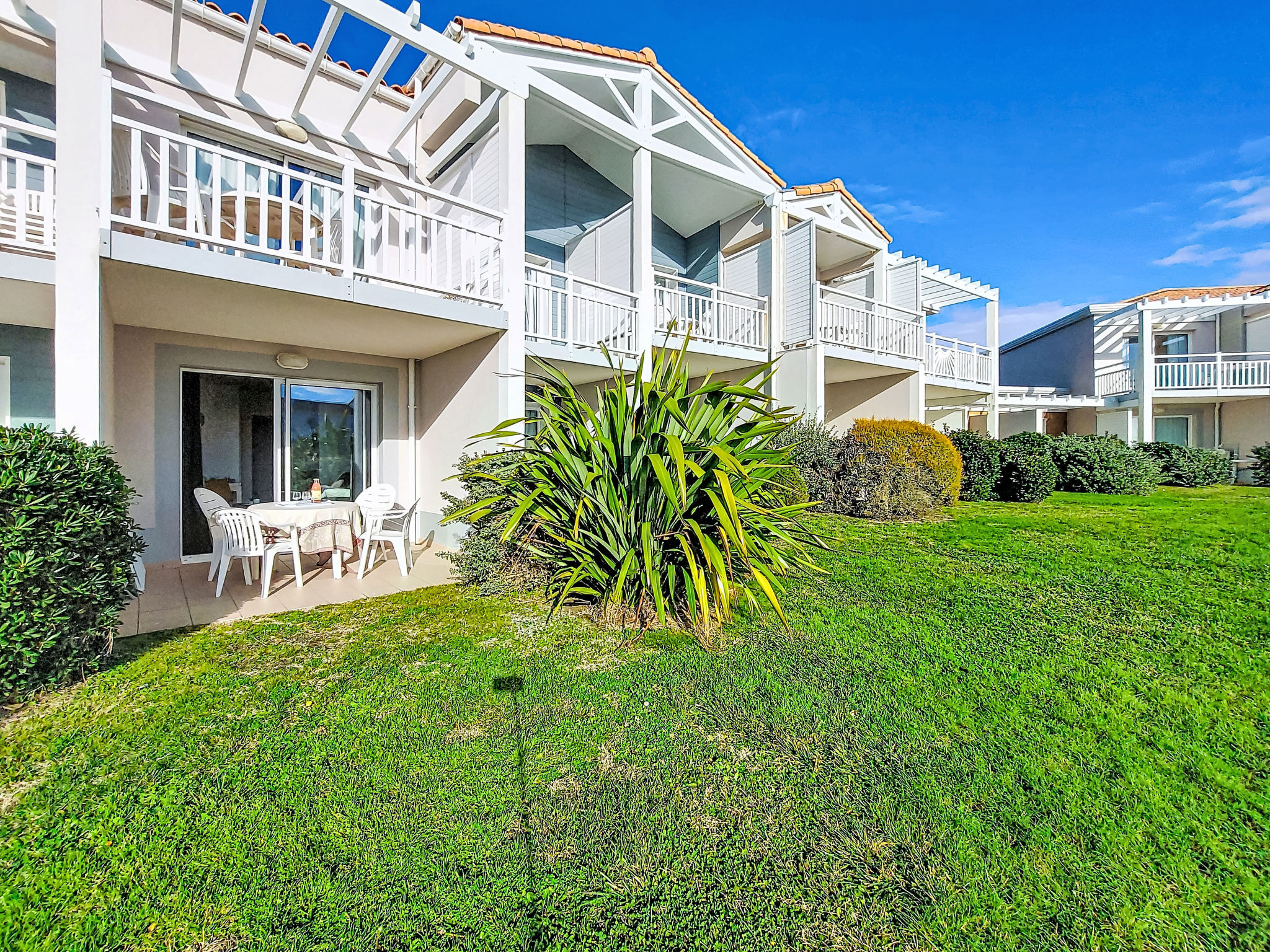 GARDEN AND SEA- Appt T2 moderne, vue mer-Buiten