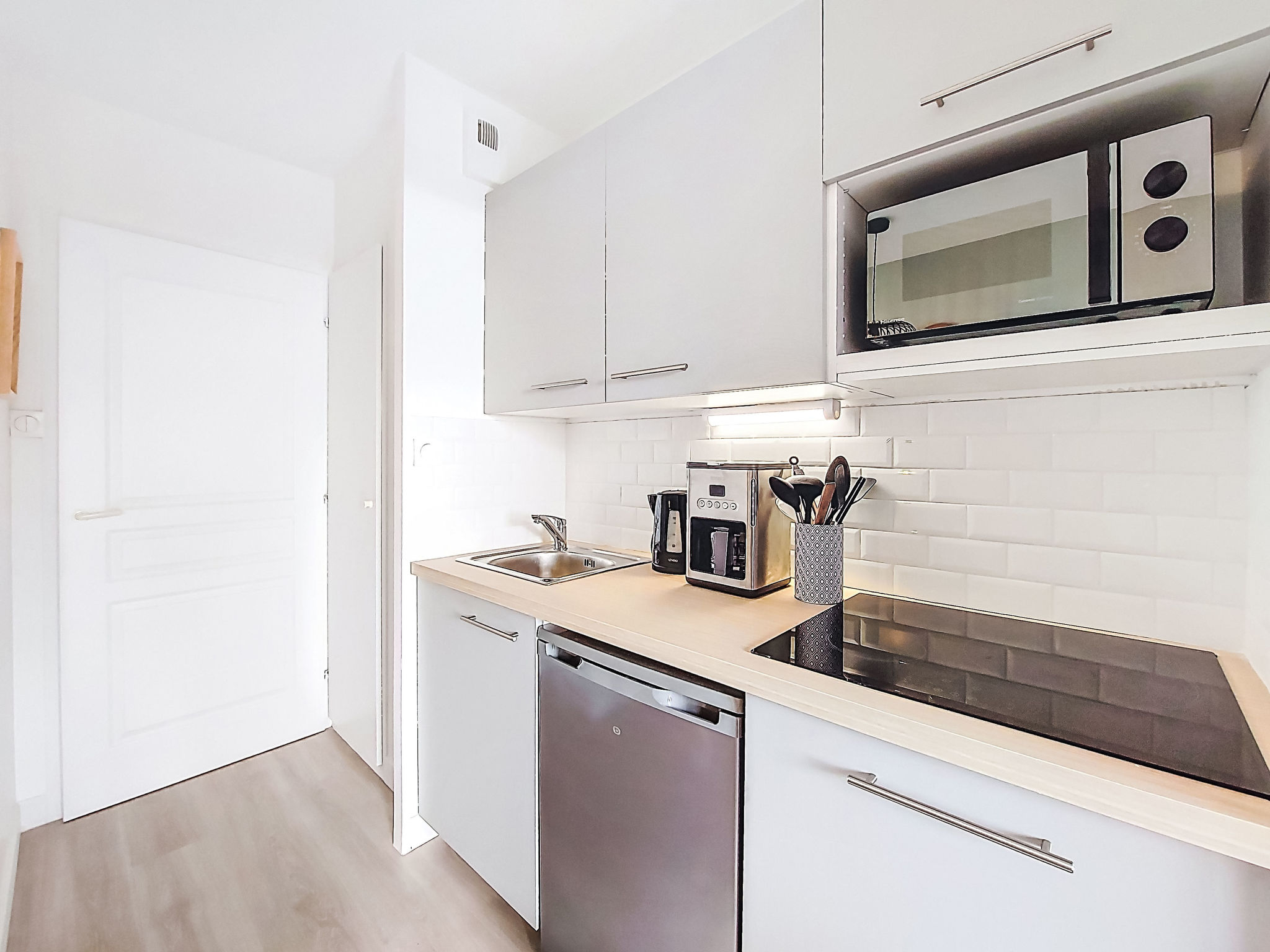 GARDEN AND SEA- Appt T2 moderne, vue mer-Binnen