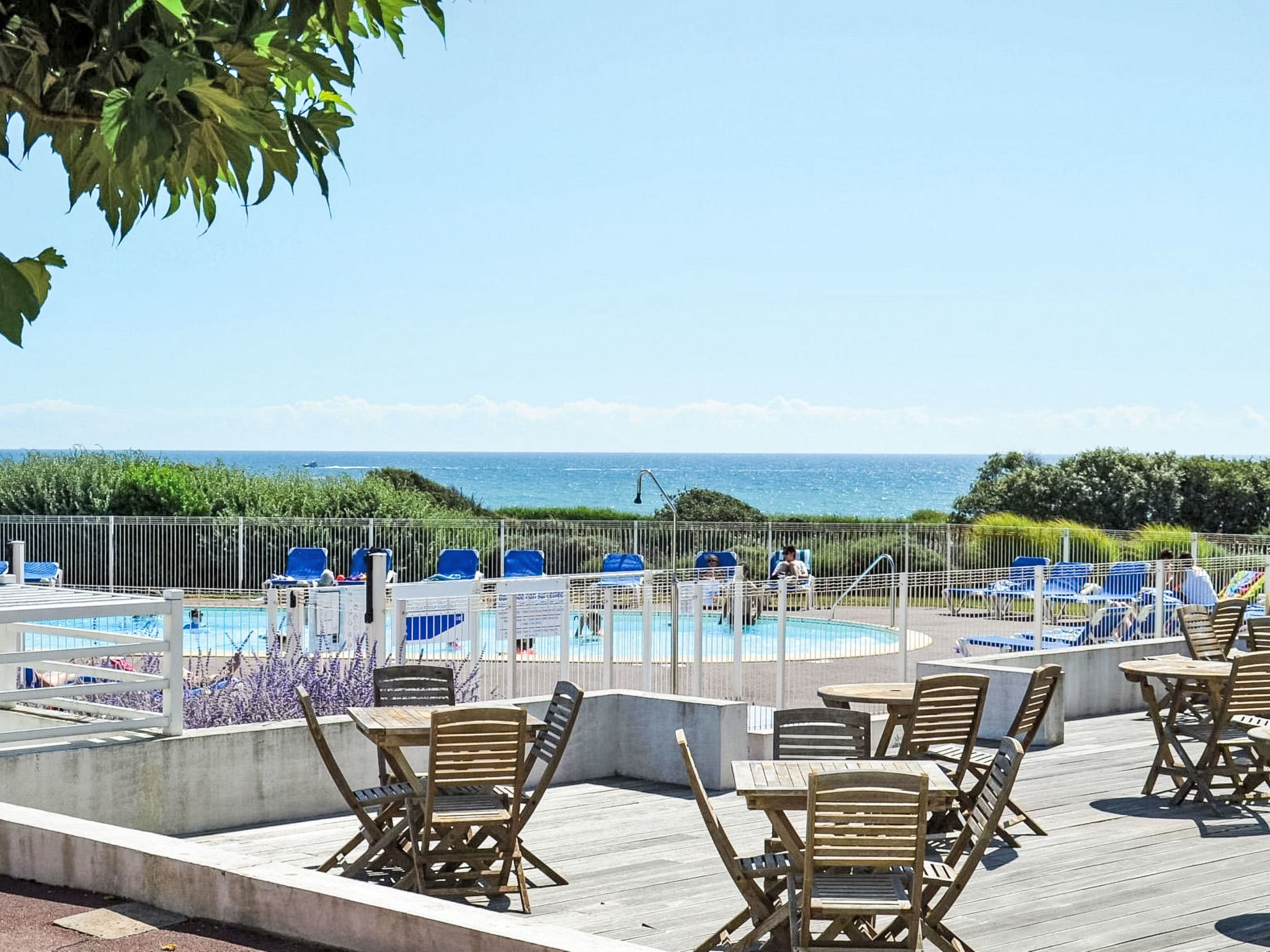 GARDEN AND SEA- Appt T2 moderne, vue mer-Binnen