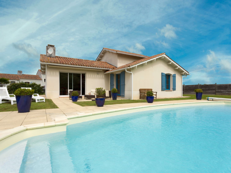 Search and Stay destination L'Aiguillon-sur-Vie, Pays de la Loire - France from AU$ 196. Le Domaine de Fontenelles (SGC222)