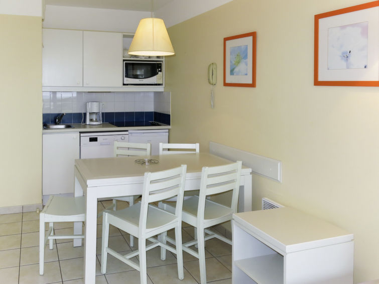 Search and Stay destination Les Sables-d'Olonne, Pays de la Loire - France from AU$ 105. L'Estran (25M)