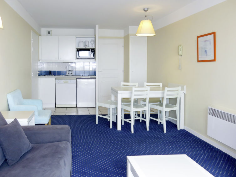 Search and Stay destination Les Sables-d'Olonne, Pays de la Loire - France from AU$ 109. L'Estran (CG25M)
