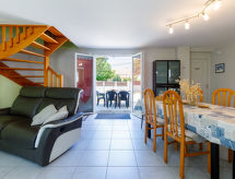 Zonovergoten vrijstaande woning met omheinde tuin op 2,8 km van strand - thumbnail 5