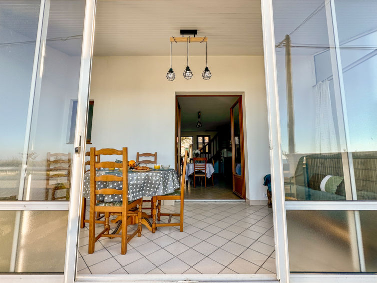 Search and Stay destination Saint-Michel-Chef-Chef, Pays de la Loire - France from AU$ 261. Maison Front de Mer