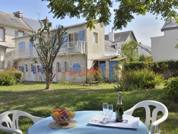 Search and Stay destination Le Pouliguen, Pays de la Loire - France from AU$ 62. Jacky