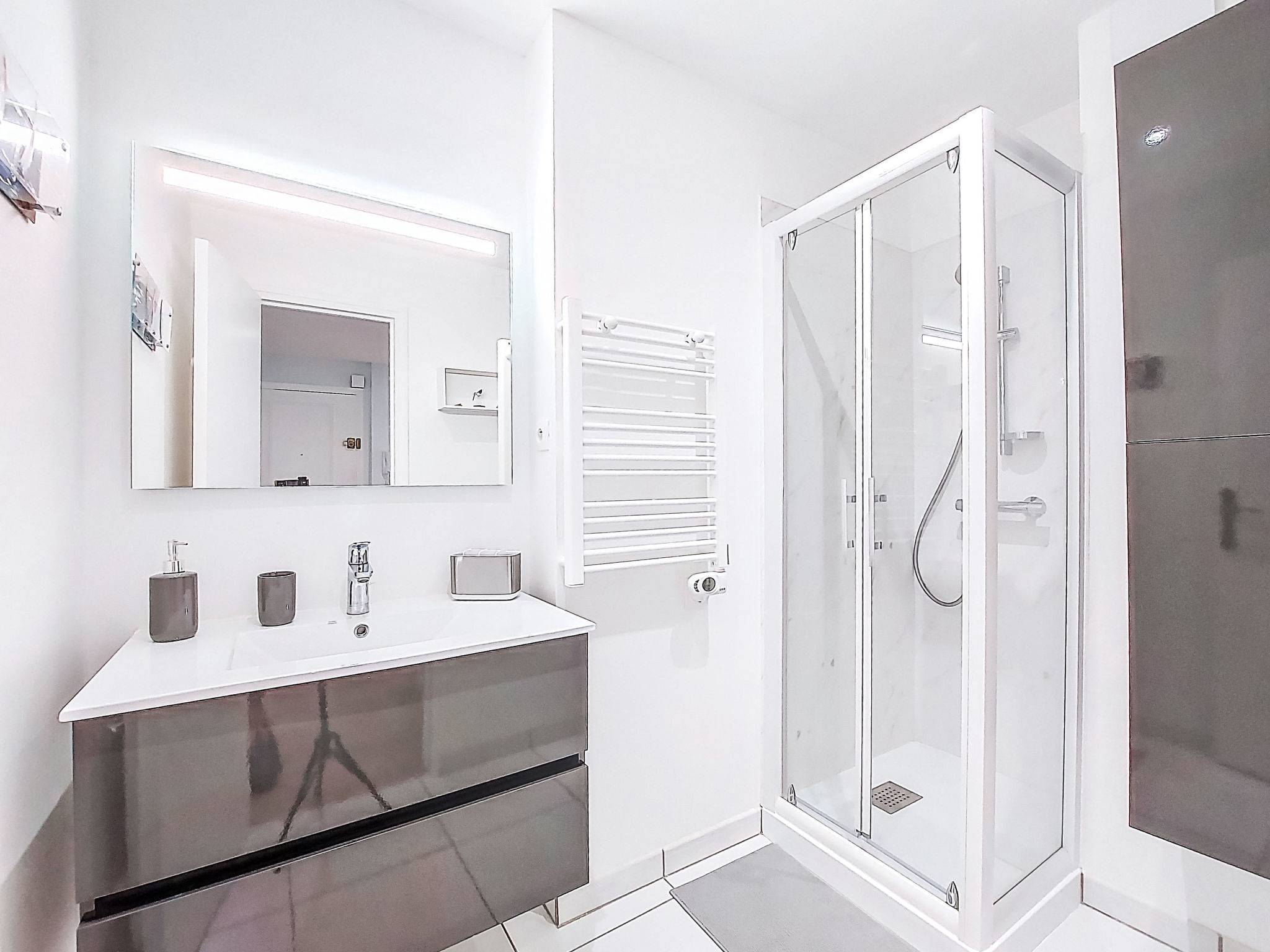 Confort et proximité port et plage-Binnen