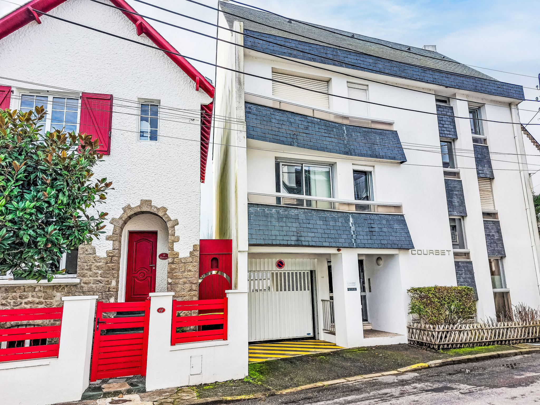 Confort et proximité port et plage-Buiten