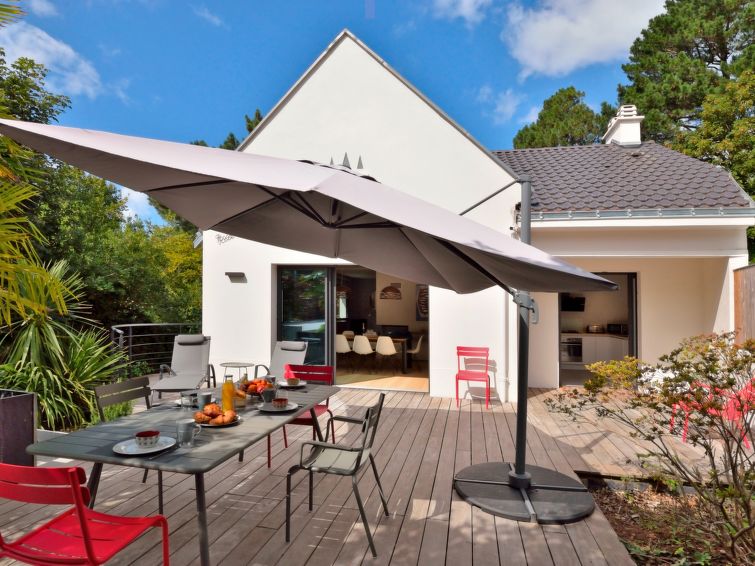 Search and Stay destination Pornichet, Pays de la Loire - France from AU$ 364. La Rose des Sables