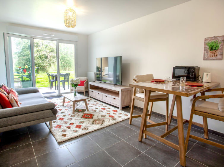 "Atlantica", appartement 2-kamers 46 m2, op de begane grond, op het noorden gelegen. Comfortabel en smaakvol ingericht: woon-/eetkamer met TV (Flatscreen TV). Uitgang naar het terras. 1 kamer met 1 2-..