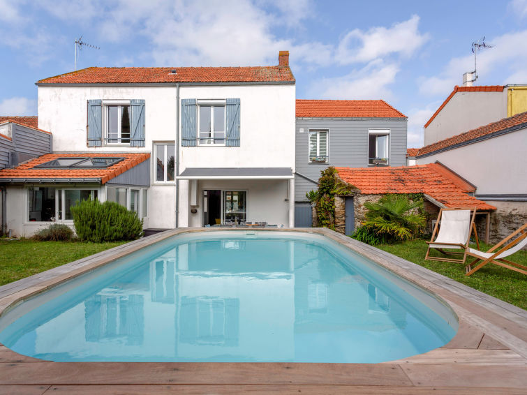 Search and Stay destination Pornic, Pays de la Loire - France from AU$ 702. Le Bain du Papillon