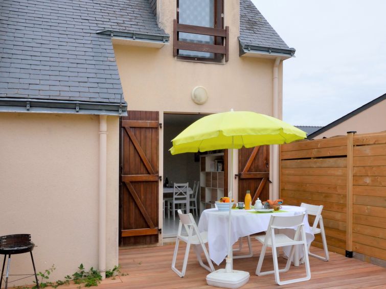 Search and Stay destination La Turballe, Pays de la Loire - France from AU$ 118. La Criée