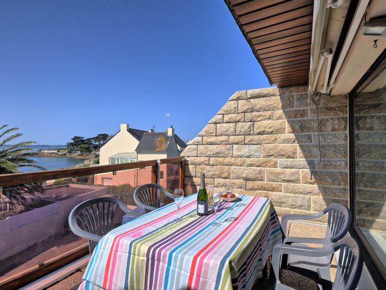 Search and Stay destination Ploemeur, Bretagne - France from AU$ 156. Belle Vue Mer et Groix