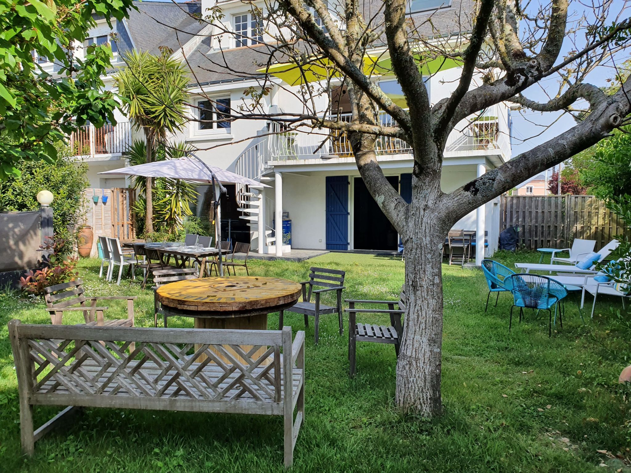 Villa mit Blick auf das Wasser-Dehors