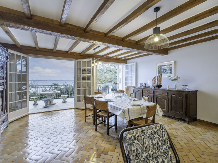 Search and Stay, undefined in undefined. Gallery position 4