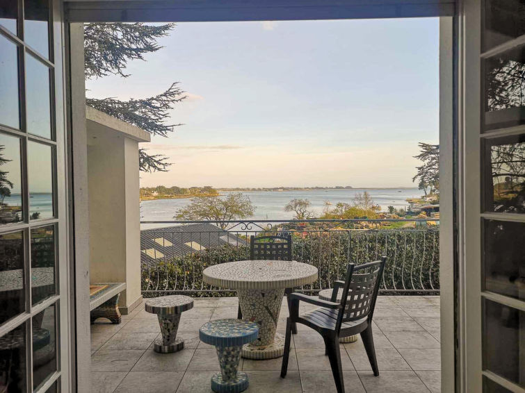 Search and Stay, undefined in undefined. Gallery position 0