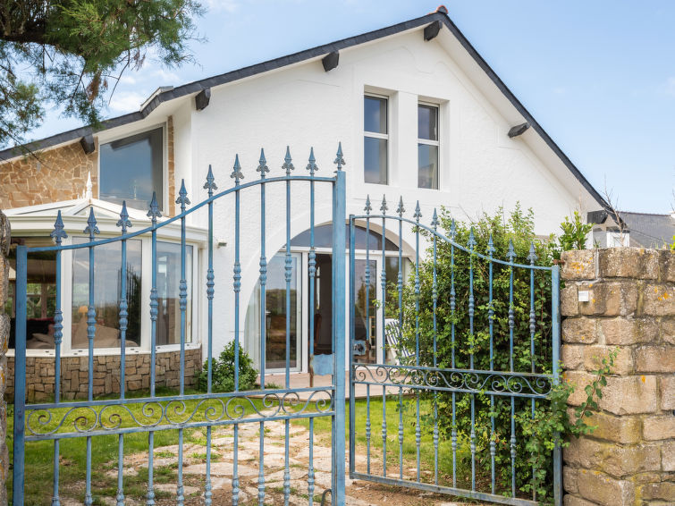 Search and Stay destination Saint-Pierre-Quiberon, Bretagne - France from AU$ 457. Villa Pieds Dans l'Eau Enez Thinic