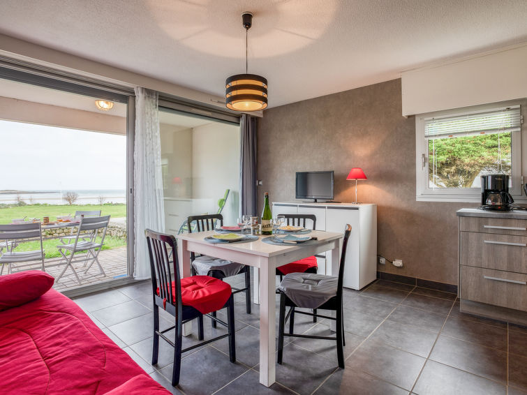 Search and Stay destination Carnac, Bretagne - France from AU$ 178. MEN DU