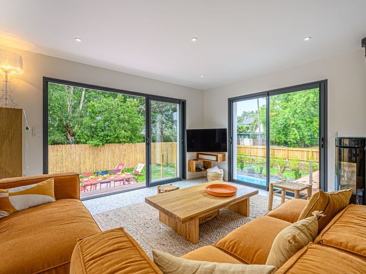 Search and Stay destination Carnac, Bretagne - France from AU$ 946. Villa Azur
